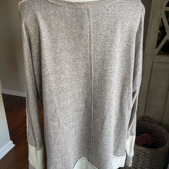 Elan Taupe high low neutral fall cutout top S - Picture 5 of 7